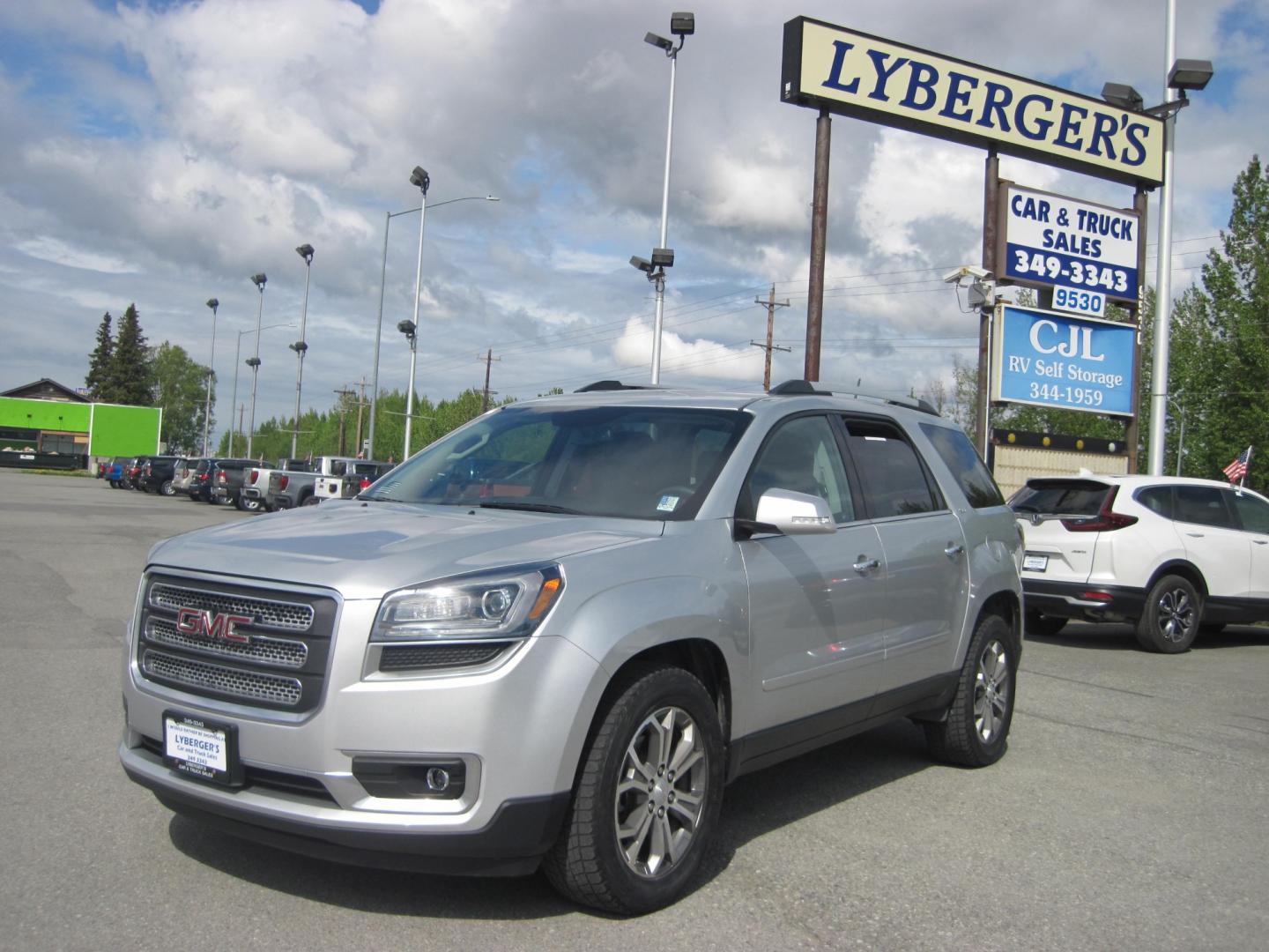 2016 white /black GMC Acadia SLT 4WD (1GKKVRKD3GJ) with an 3.6L V6 FFV engine, automatic transmission, located at 9530 Old Seward Highway, Anchorage, AK, 99515, (907) 349-3343, 61.134140, -149.865570 - Photo#0